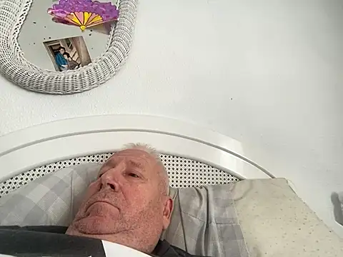 Snapshot of Bossinmidd12 chatting on February 11, 2025, 12:37 pm Bossinmidd12 online show from February 11, 2025, 12:37 pm