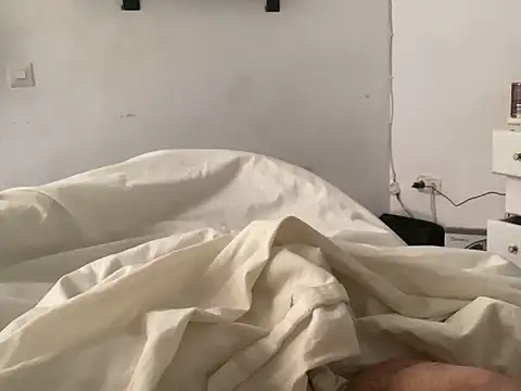 Snapshot of Bossinmidd12 chatting on February 26, 2025, 9:21 am Bossinmidd12 online show from February 26, 2025, 9:21 am