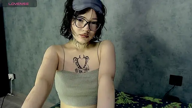 Snapshot of LizzieLight chatting on December 17, 2024, 1:07 am LizzieLight online show from December 17, 2024, 1:07 am