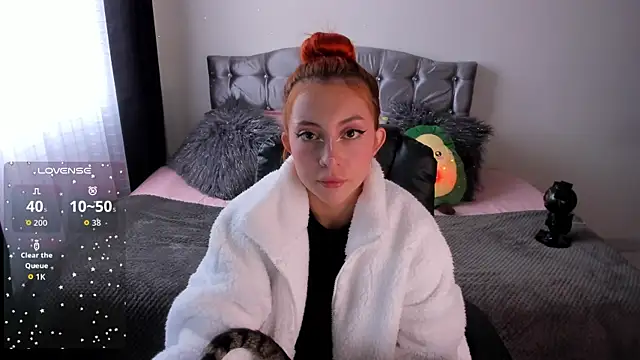 Violetaarey online show from March 27, 2026, 9:25 pm