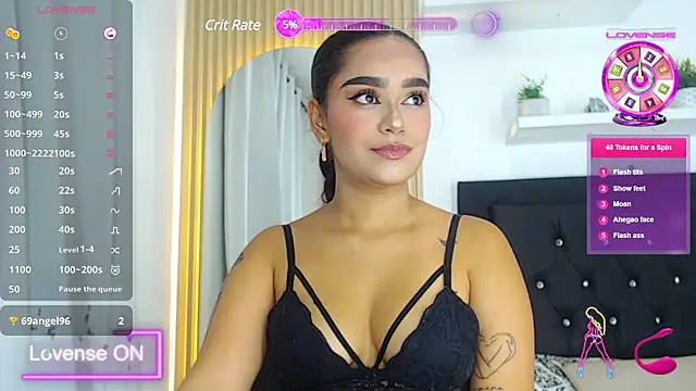 Snapshot of coraline_v chatting on March 20, 2025, 3:56 am coraline v online show from March 20, 2025, 3:56 am