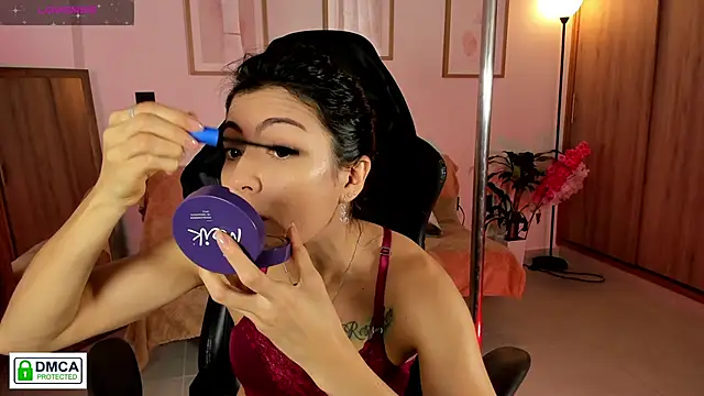 Lilabril online show from May 14, 2026, 2:35 pm