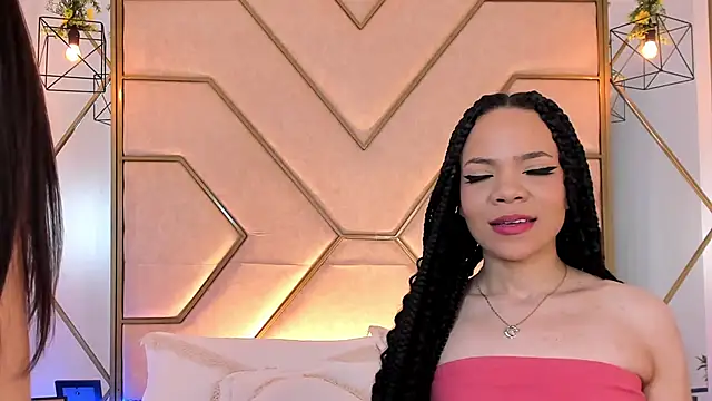 Snapshot of siara_and_zoe chatting on March 6, 2025, 10:04 pm siara and zoe online show from March 6, 2025, 10:04 pm