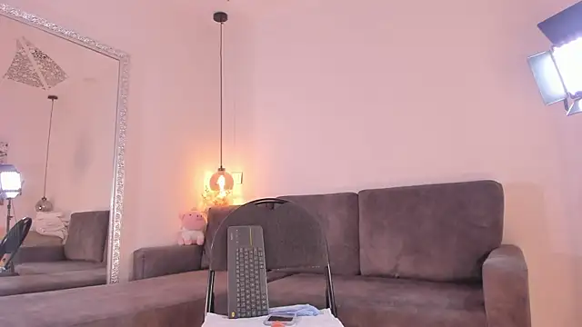 Isabella francoo online show from September 11, 2025, 12:27 pm