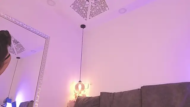 Isabella francoo online show from December 20, 2025, 12:01 pm