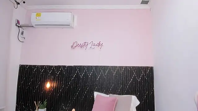 chanel brunette online show from February 7, 2026, 12:09 pm