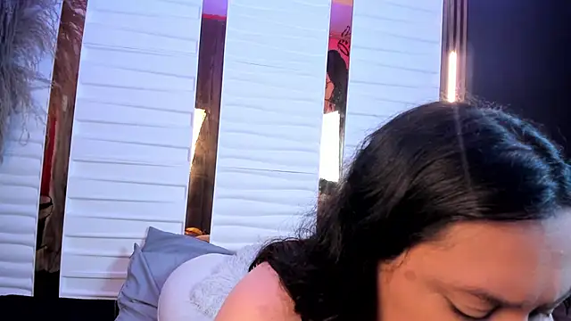 Biiancacox online show from November 5, 2025, 2:33 am