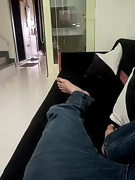 HeftyTheory7 online show from November 6, 2025, 9:21 am