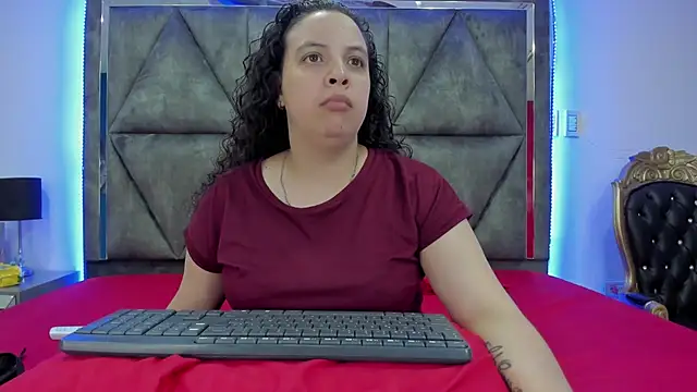 Snapshot of Danielaandximena chatting on December 18, 2024, 2:53 am Danielaandximena online show from December 18, 2024, 2:53 am