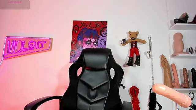 Violet-Queen online show from October 19, 2025, 10:10 pm