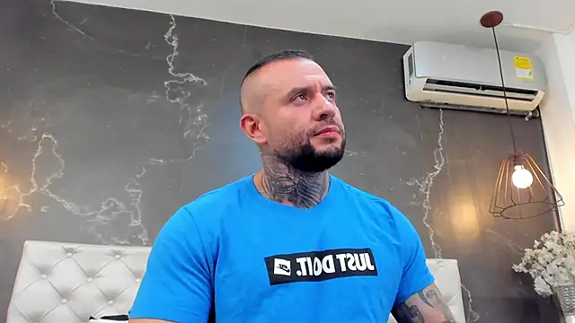 BruceDallas online show from December 6, 2024, 11:14 pm