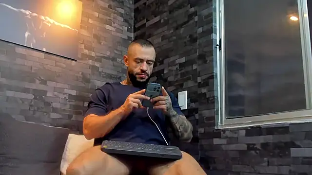 BruceDallas online show from September 19, 2025, 11:16 pm