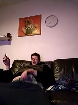 Knuffelstaaf123 online show from November 12, 2025, 9:47 pm