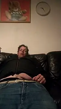 Knuffelstaaf123 online show from April 15, 2026, 9:37 pm