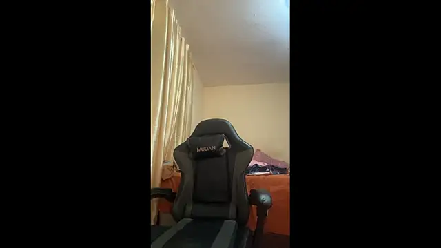 Snapshot of Zazz015 chatting on January 7, 2026, 4:53 pm Zazz015 online show from January 7, 2026, 4:53 pm