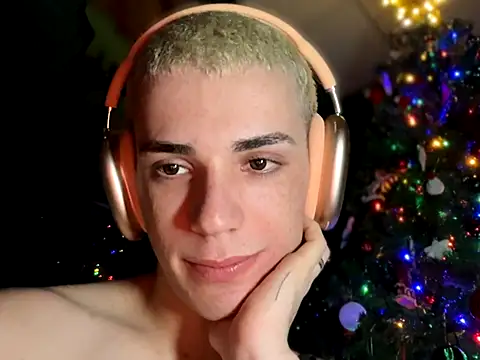 Snapshot of Cristian_Delgado chatting on December 4, 2025, 5:39 am Cristian Delgado online show from December 4, 2025, 5:39 am