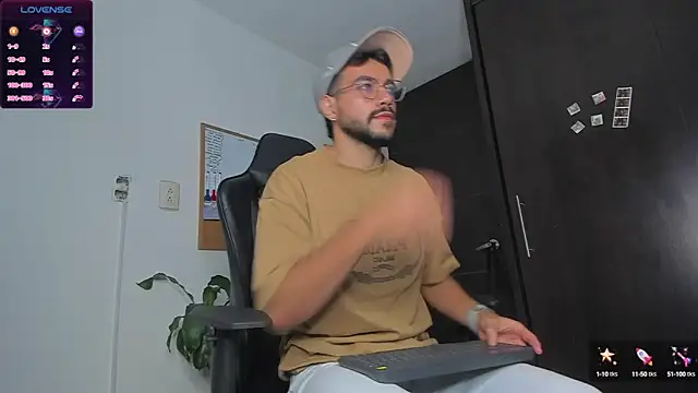 JeycobxBraand online show from January 3, 2025, 10:51 pm