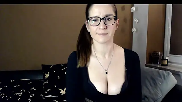 Snapshot of KayaRose chatting on December 1, 2024, 9:15 pm KayaRose online show from December 1, 2024, 9:15 pm