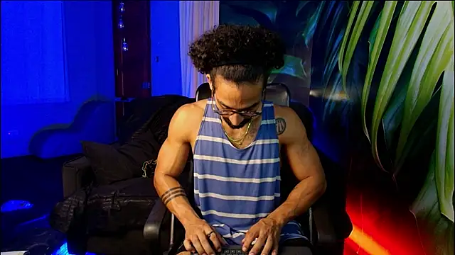 Snapshot of Romeocolin chatting on February 1, 2026, 9:24 pm Romeocolin online show from February 1, 2026, 9:24 pm