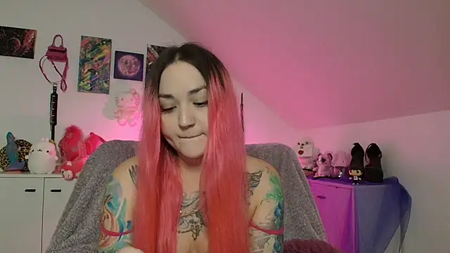 PinkHurricaneOfficial online show from September 26, 2025, 8:02 pm