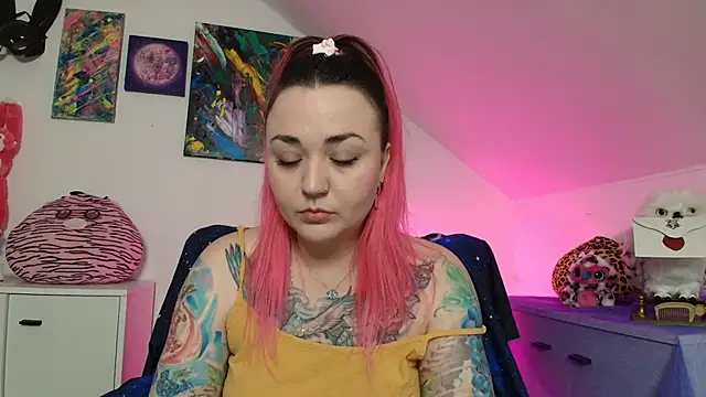 PinkHurricaneOfficial online show from February 28, 2026, 1:12 pm