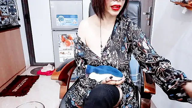 Miu-Le online show from February 4, 2026, 7:31 pm