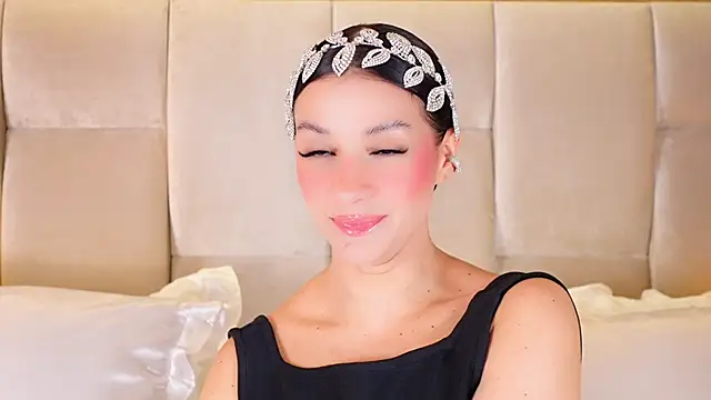 KiraKayleigh1 online show from November 17, 2025, 1:00 am