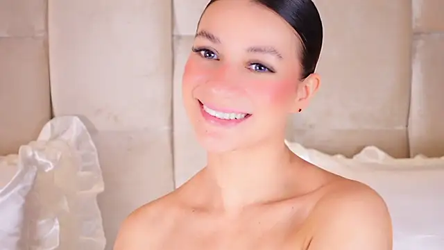 KiraKayleigh1 online show from February 27, 2026, 11:05 pm