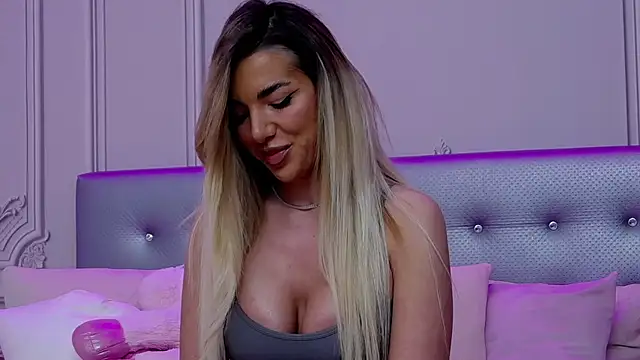 Snapshot of ClaraHazel chatting on March 18, 2025, 2:36 am ClaraHazel online show from March 18, 2025, 2:36 am