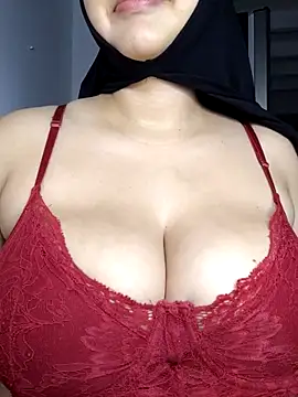 Snapshot of shirazz_najmm chatting on October 13, 2025, 2:06 pm shirazz najmm online show from October 13, 2025, 2:06 pm