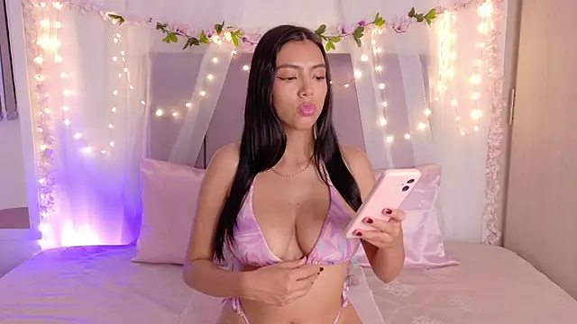 Julie Bennet online show from January 7, 2026, 12:13 am