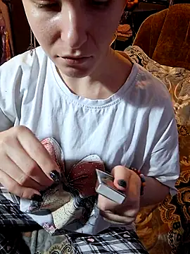  Kitti  online show from December 5, 2025, 10:02 am