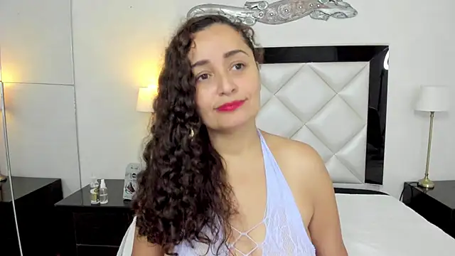  luna  sweet  online show from March 5, 2025, 1:52 am