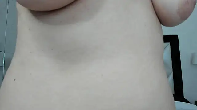  luna  sweet  online show from March 7, 2025, 3:51 am