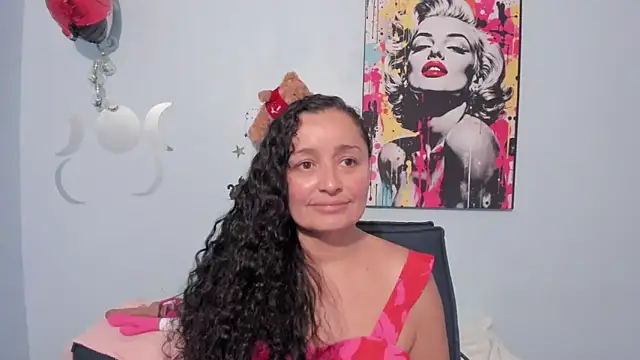  luna  sweet  online show from September 12, 2025, 6:19 pm