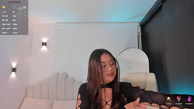 Snapshot of AmberLewis_ chatting on April 30, 2026, 12:06 am AmberLewis online show from April 30, 2026, 12:06 am