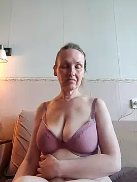 Evelina cute online show from September 11, 2025, 2:39 pm