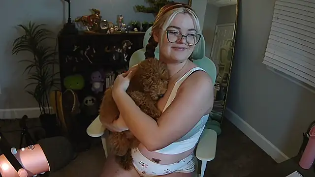 rodeobrii online show from December 22, 2025, 3:03 am