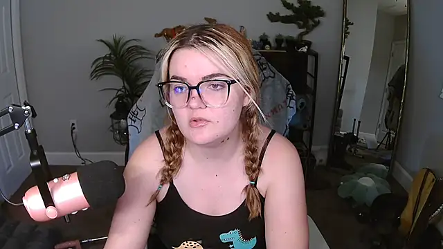 rodeobrii online show from February 15, 2026, 3:47 am