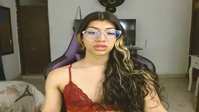 engielphoenis14 online show from February 4, 2025, 12:33 pm