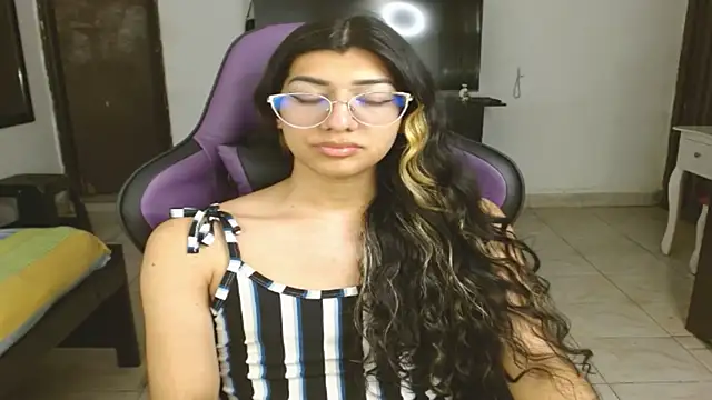 engielphoenis14 online show from February 13, 2025, 7:13 am