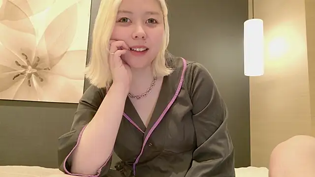 NANAchan R online show from February 20, 2025, 12:15 pm