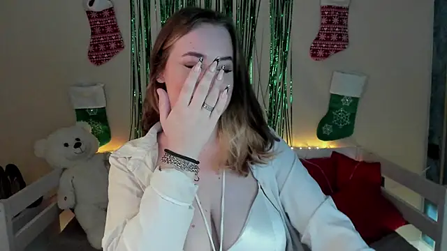 Emily Gin online show from December 18, 2024, 2:42 am