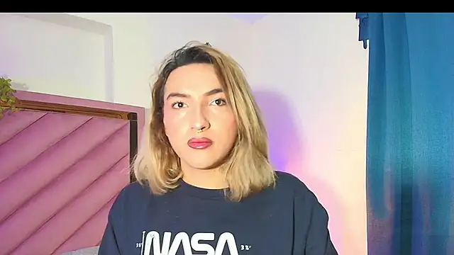 TomLondon  online show from November 5, 2025, 1:44 pm