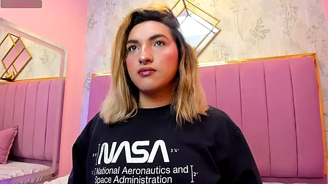 TomLondon  online show from December 18, 2025, 1:50 pm