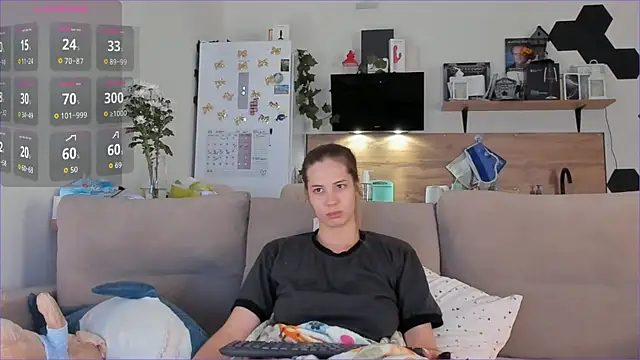 Girl alone home online show from October 18, 2025, 4:15 am