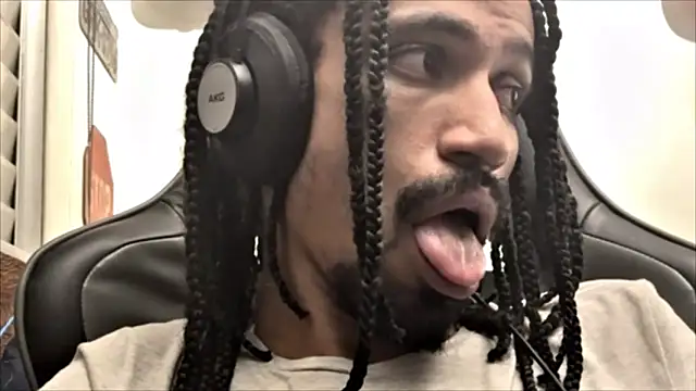 hotcamboy420 online show from February 22, 2025, 6:17 am