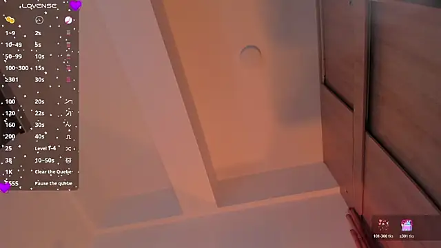 laura-hills18 online show from January 9, 2026, 1:03 pm