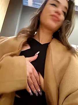 Snapshot of LydiaMaus96 chatting on December 28, 2024, 5:57 pm LydiaMaus96 online show from December 28, 2024, 5:57 pm