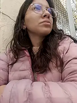 karlamorris  online show from February 11, 2025, 1:20 pm